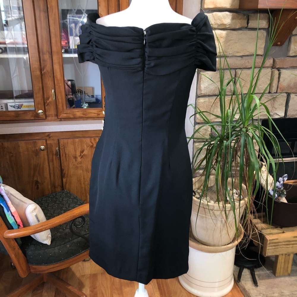 NEIMAN MARCUS SIZE 10 BLACK FAUX WRAP DRESS FULLY LINED VERY SLIMMING - Picture 3 of 3